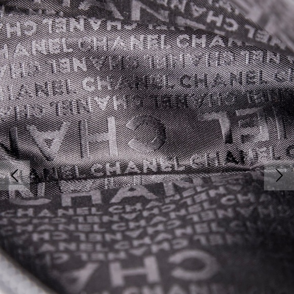 Authentic Chanel Vintage Tweed Camellia Shoulder Bag - Picture 5 of 6